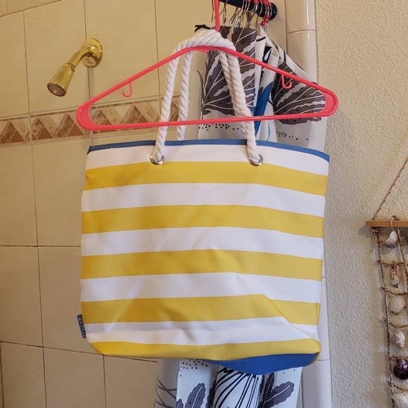 Clinique Bright Yellow Striped Beach Bag - Picture 3 of 4